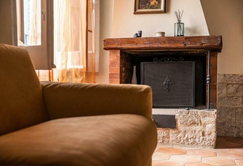 膳宿费 Camera Top