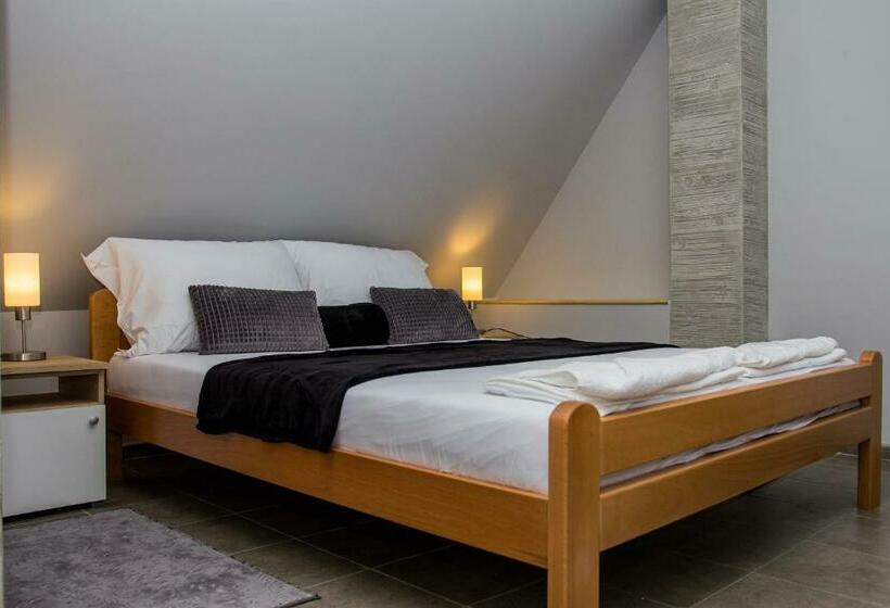 پانسیون Feher Akac Guest House