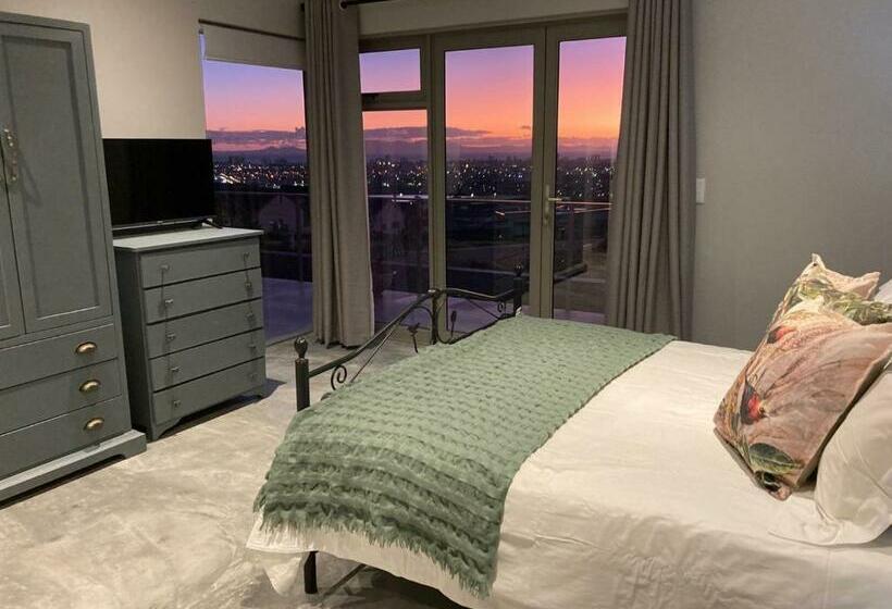 膳宿费 Manor On The Hill