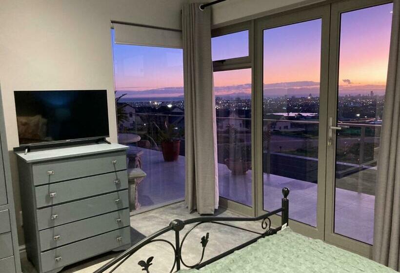 ペンション Manor On The Hill