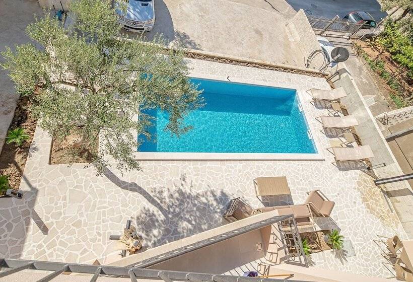 پانسیون N&n Lux Guest House