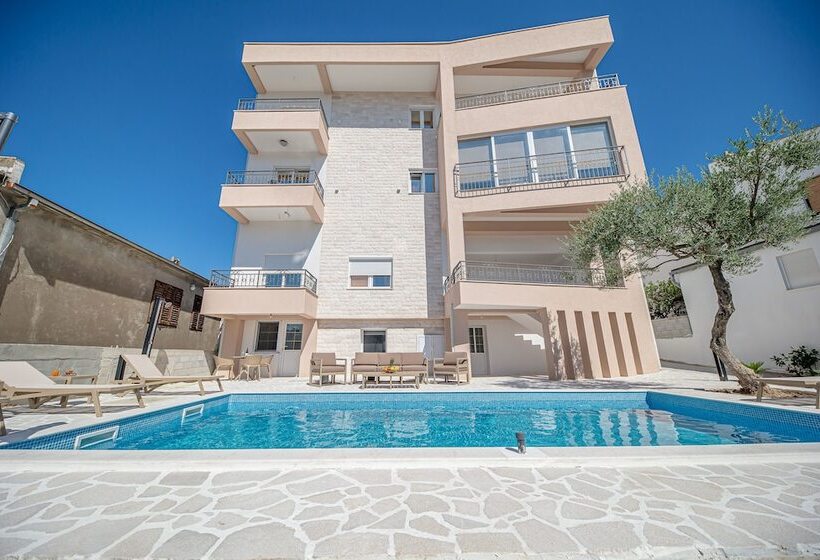 پانسیون N&n Lux Guest House