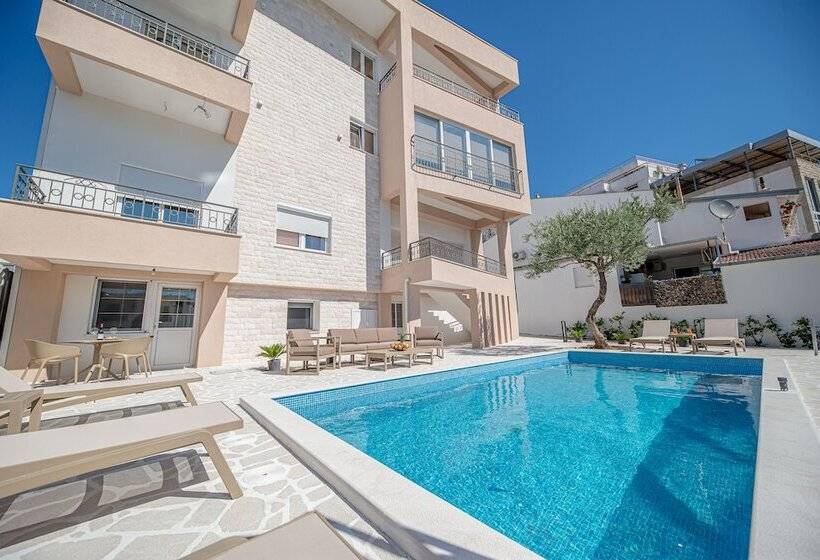 پانسیون N&n Lux Guest House