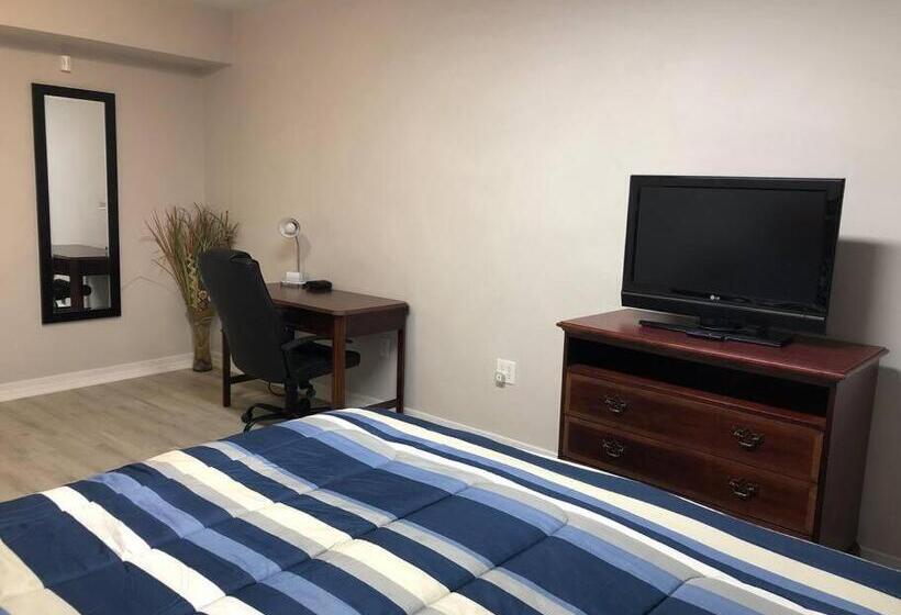 Пансион Spacious Unit With Mountain View