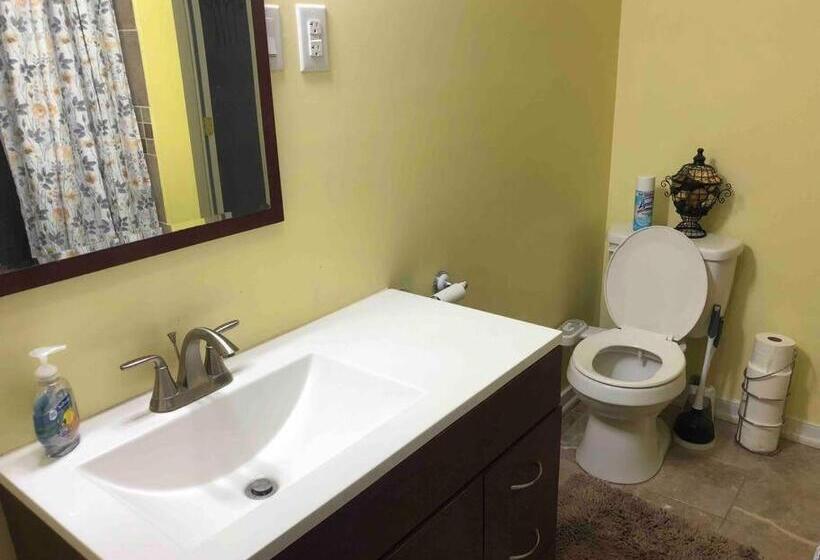 Пансион Spacious Unit With Mountain View