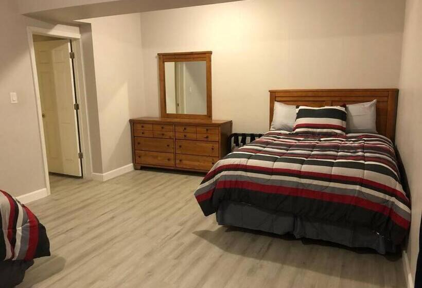 Пансион Spacious Unit With Mountain View