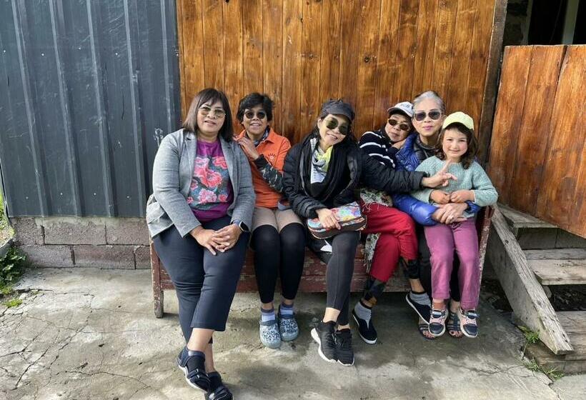 پانسیون Vila Latphari In Ushguli