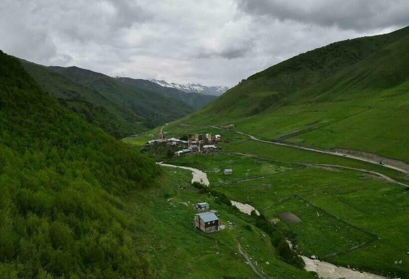 پانسیون Vila Latphari In Ushguli