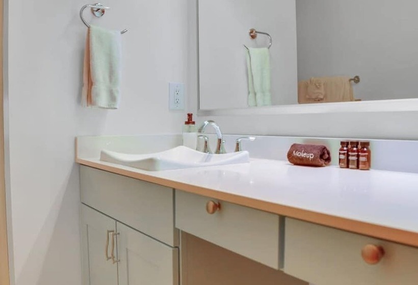 Mountain Cabin, Close To Slopes, 4br And 3ba, Hottub