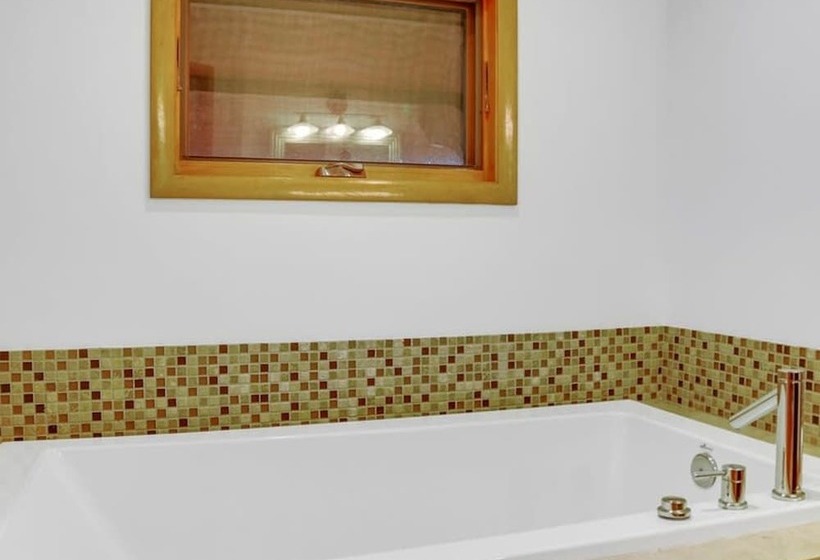 Mountain Cabin, Close To Slopes, 4br And 3ba, Hottub