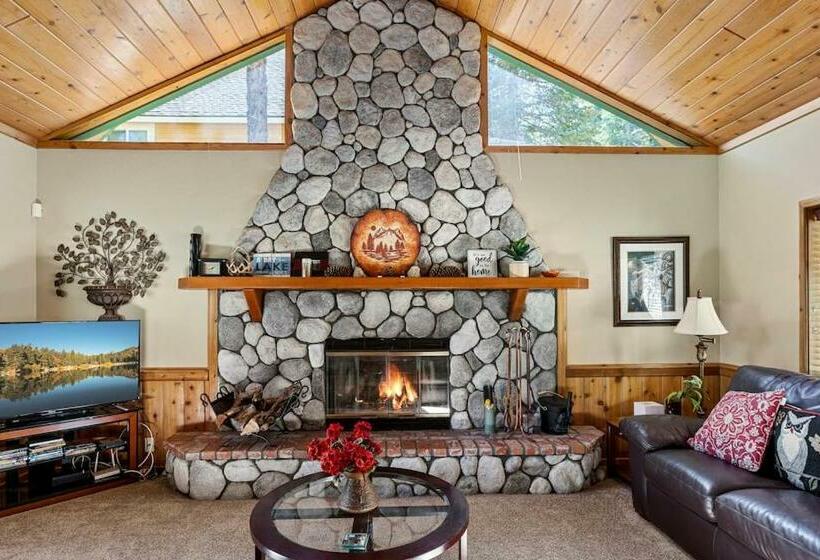 Sutter Ln By Avantstay Beautifully Remodeled Kitchen,4cabin Chic Bedrooms