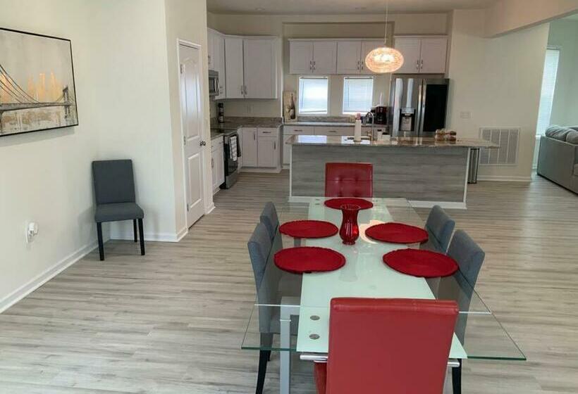 6 Bd 3ba Home Walking Distance To Downtown