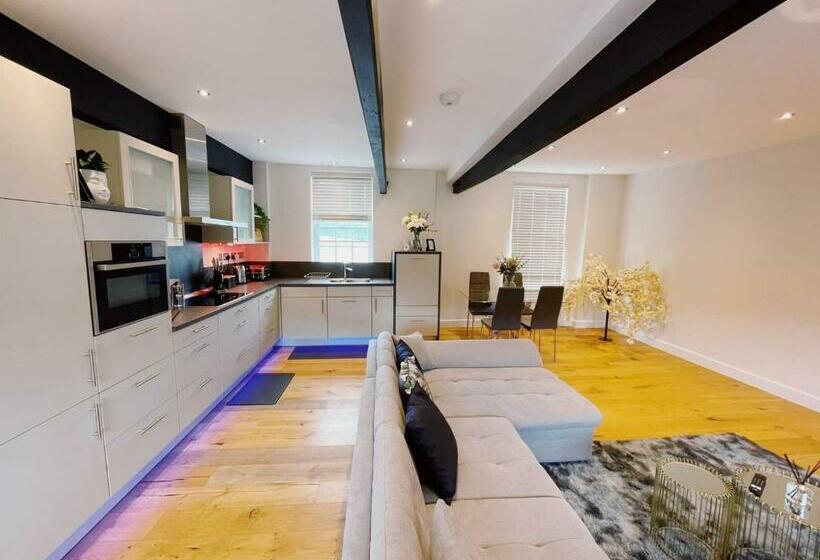 73b Weavers House Mountergate