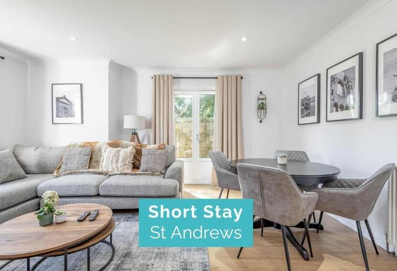 Abbey Villa   Stylish House   Central With Parking