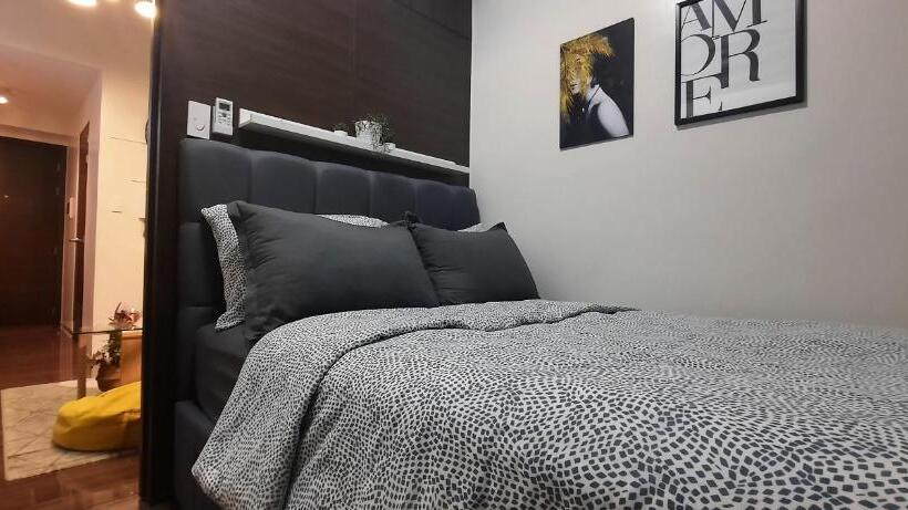 Stylish&comfort Unit With Balcony In Air Makati