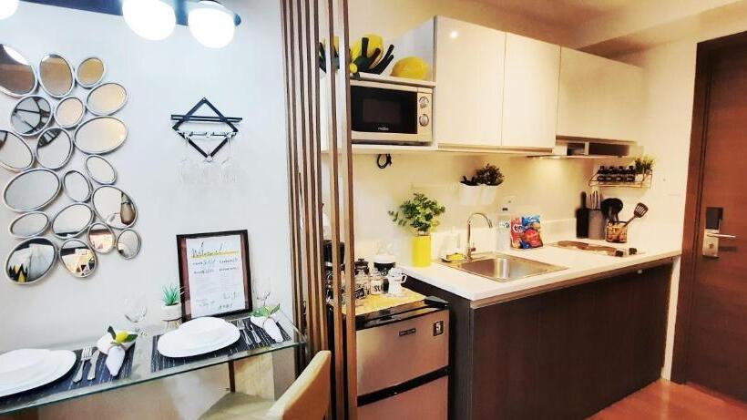 Stylish&comfort Unit With Balcony In Air Makati