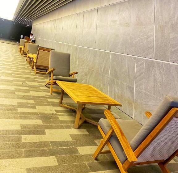 Stylish&comfort Unit With Balcony In Air Makati