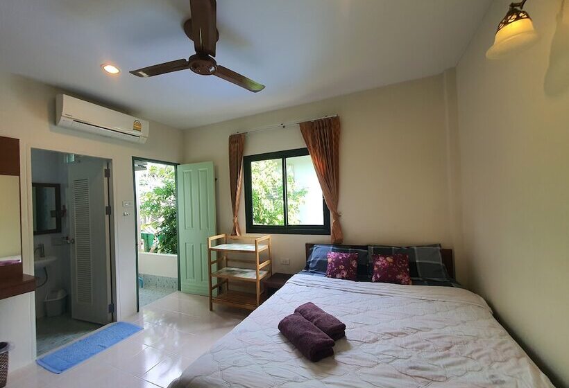 Baan Muchshima Hostel Phuket