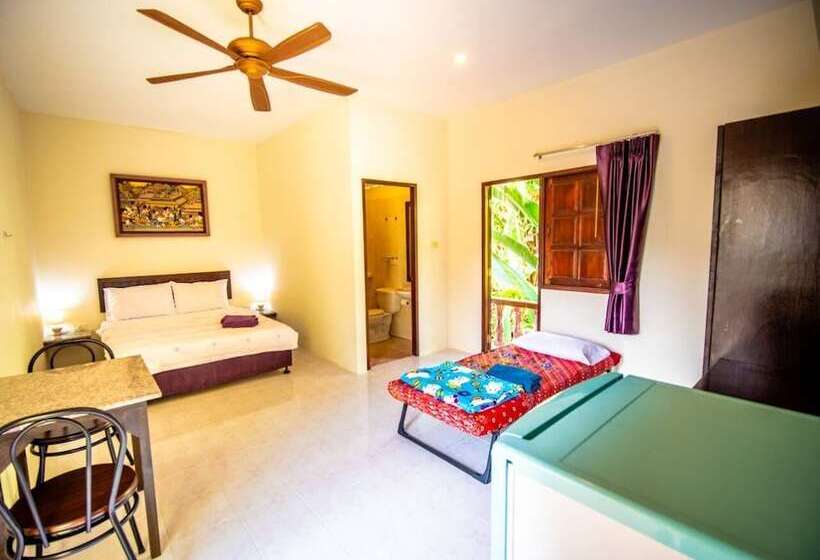 Baan Muchshima Hostel Phuket