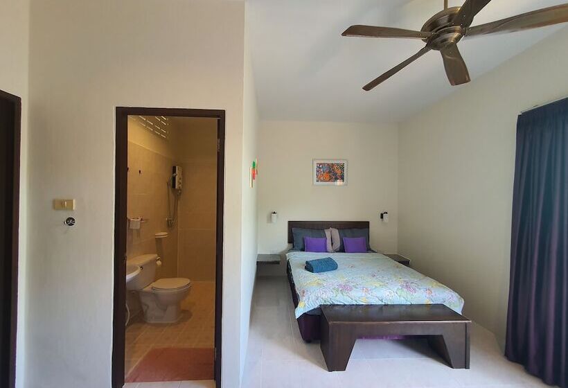 Baan Muchshima Hostel Phuket