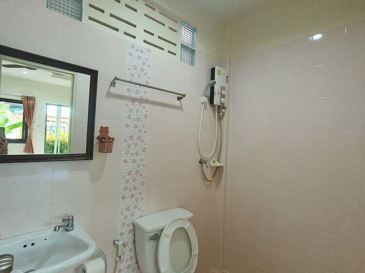 Baan Muchshima Hostel Phuket