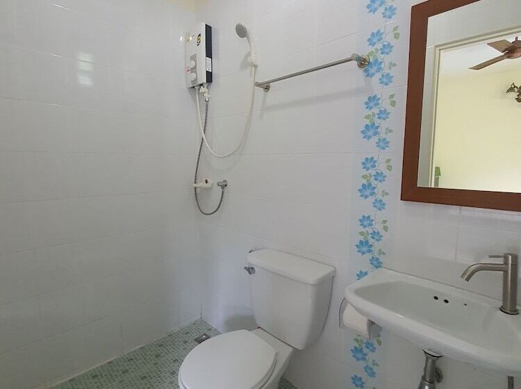 Baan Muchshima Hostel Phuket