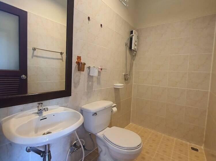 Baan Muchshima Hostel Phuket