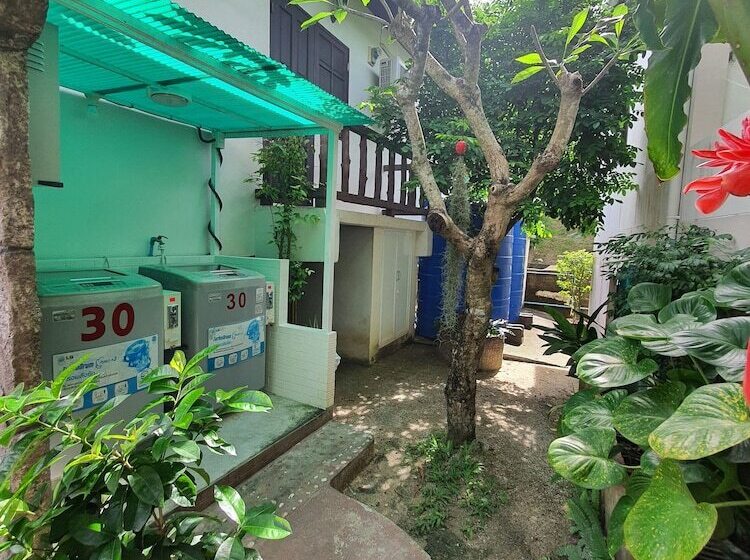 Baan Muchshima Hostel Phuket