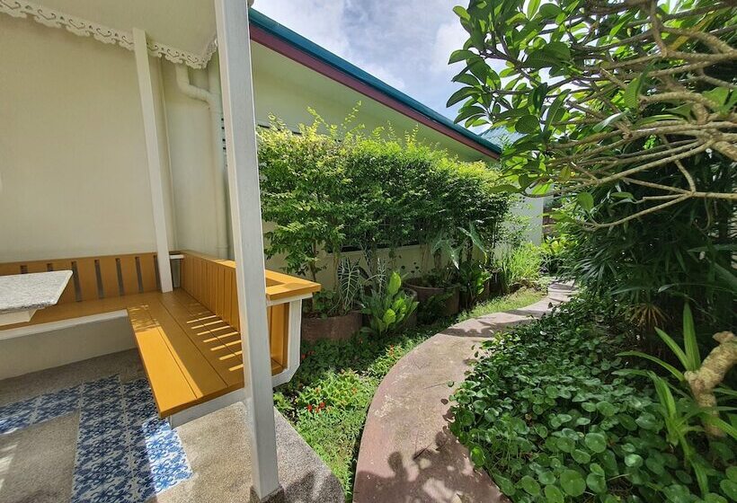 Baan Muchshima Hostel Phuket