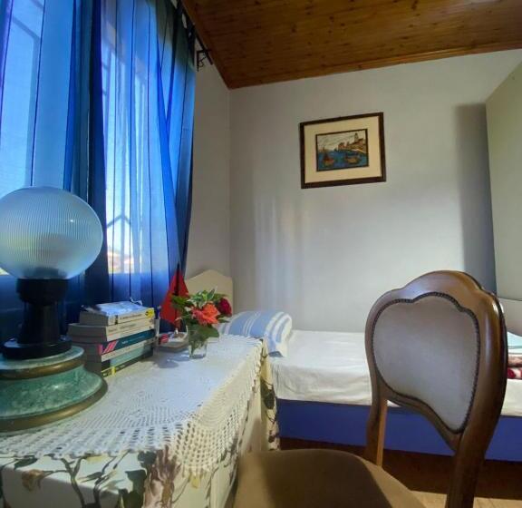 تختخواب و صبحانه Gather Inn Guest House