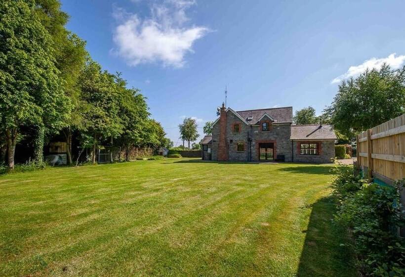 Beautiful Countryside House With Jacuzzi Close To Dublin City