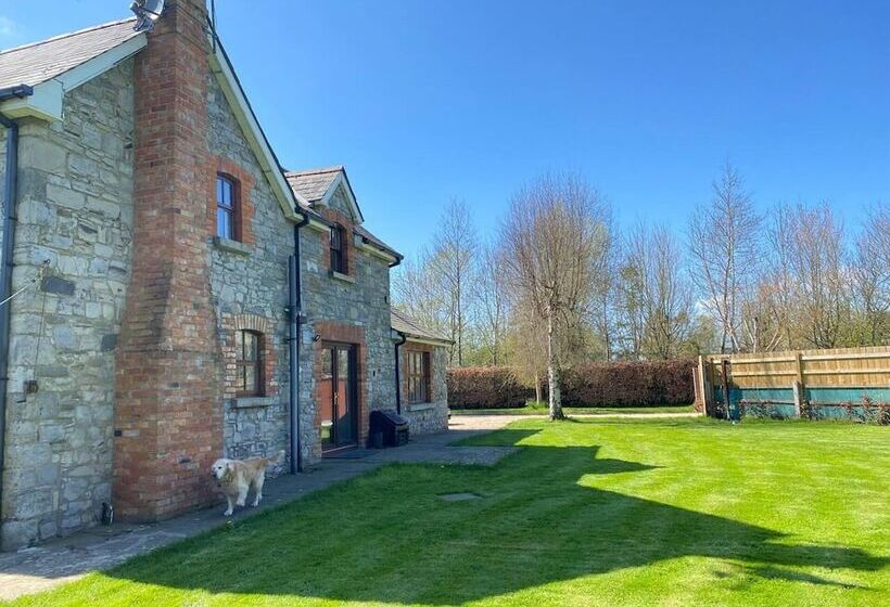 Beautiful Countryside House With Jacuzzi Close To Dublin City