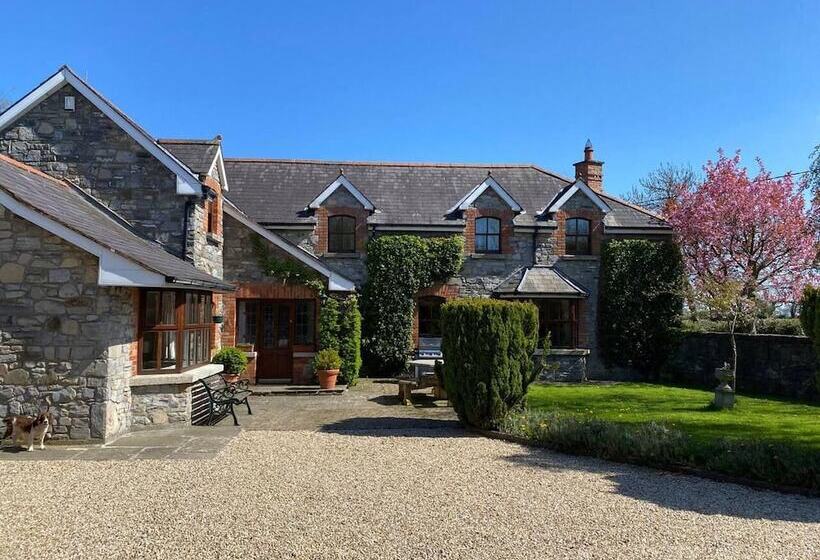 Beautiful Countryside House With Jacuzzi Close To Dublin City