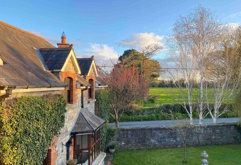 Beautiful Countryside House With Jacuzzi Close To Dublin City