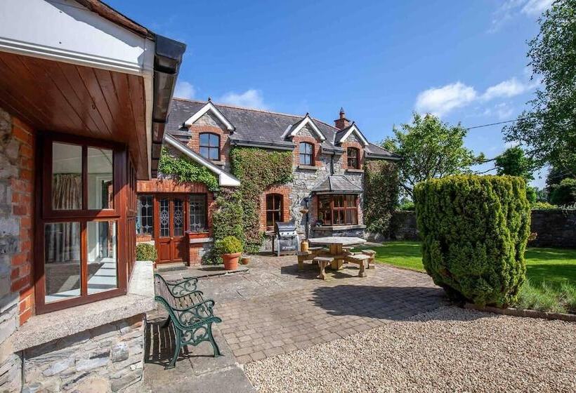 Beautiful Countryside House With Jacuzzi Close To Dublin City