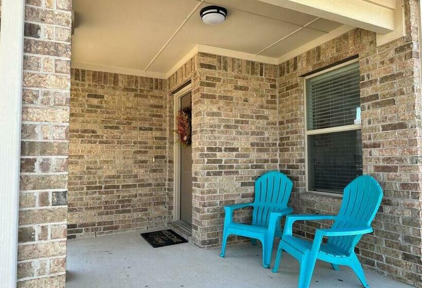 Cozy Lakeview Home   Central Dfw   Fire Pit   Renovated   Cold Ac