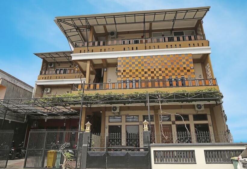 هتل Collection O 91449 Griya Ampenan Residence