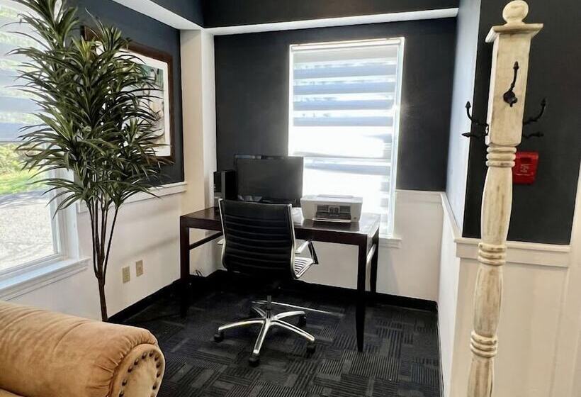 בית מלון כפרי Celebrity Inn