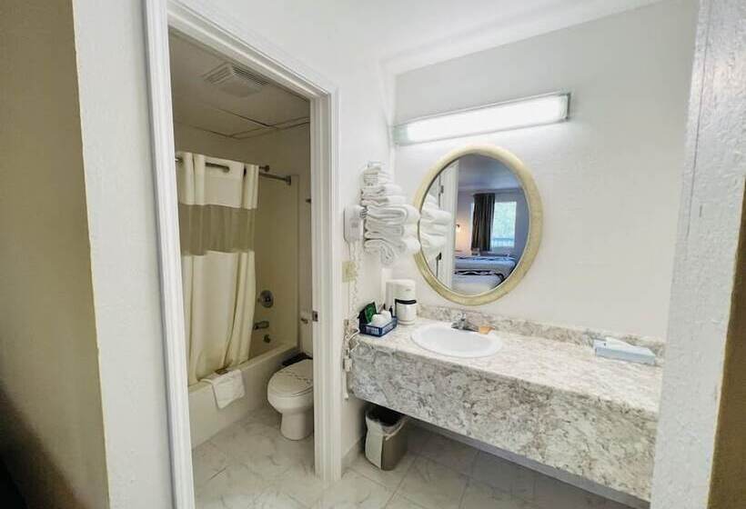 فندق Celebrity Inn