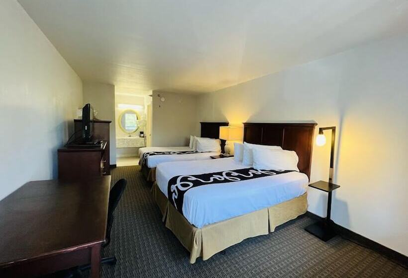 فندق Celebrity Inn