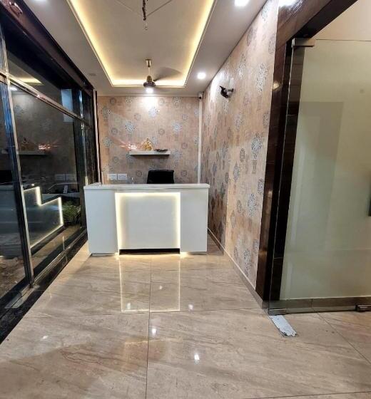 Отель Crown Inn