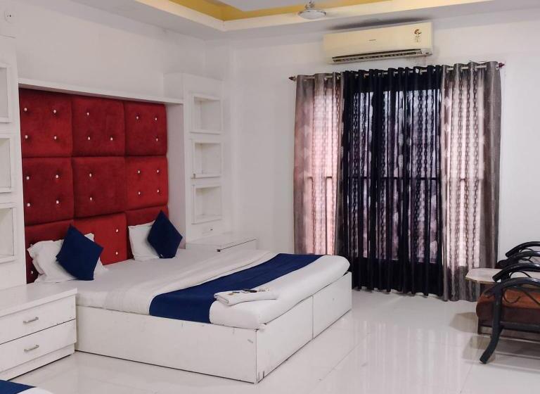 Отель Kanchan Palace