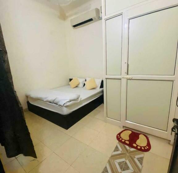 Отель Pop 92131  Zara