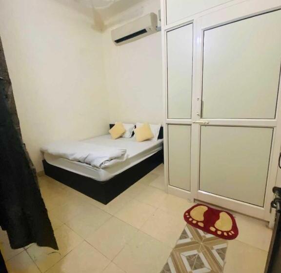 Отель Pop 92131  Zara