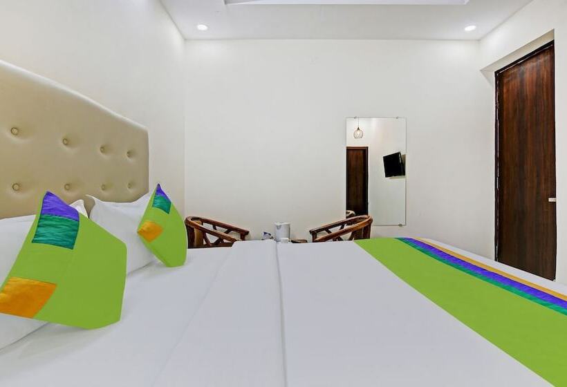 בית מלון כפרי Treebo Royal Empire Adarsh Nagar, Chandigarh