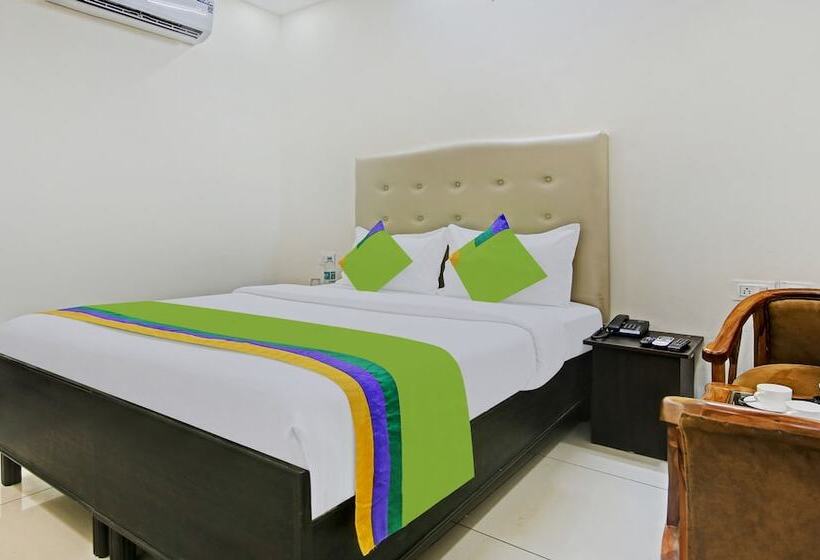 בית מלון כפרי Treebo Royal Empire Adarsh Nagar, Chandigarh