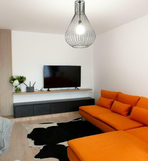 Lovely Apartment In Brasov