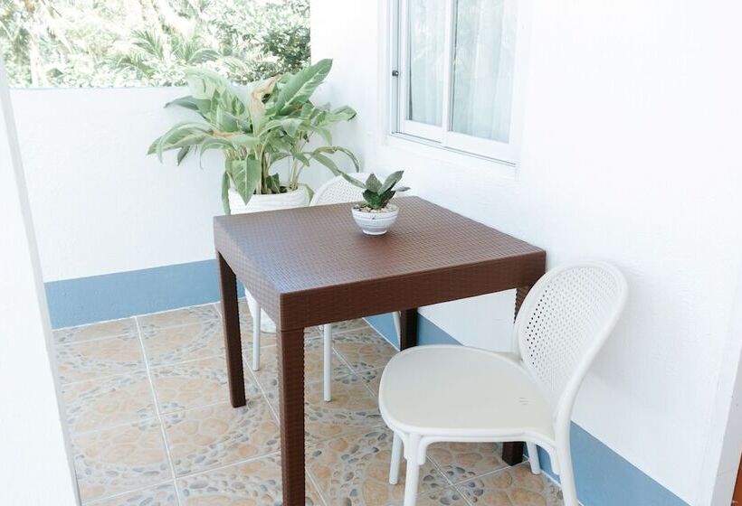 Marina Breeze Resort