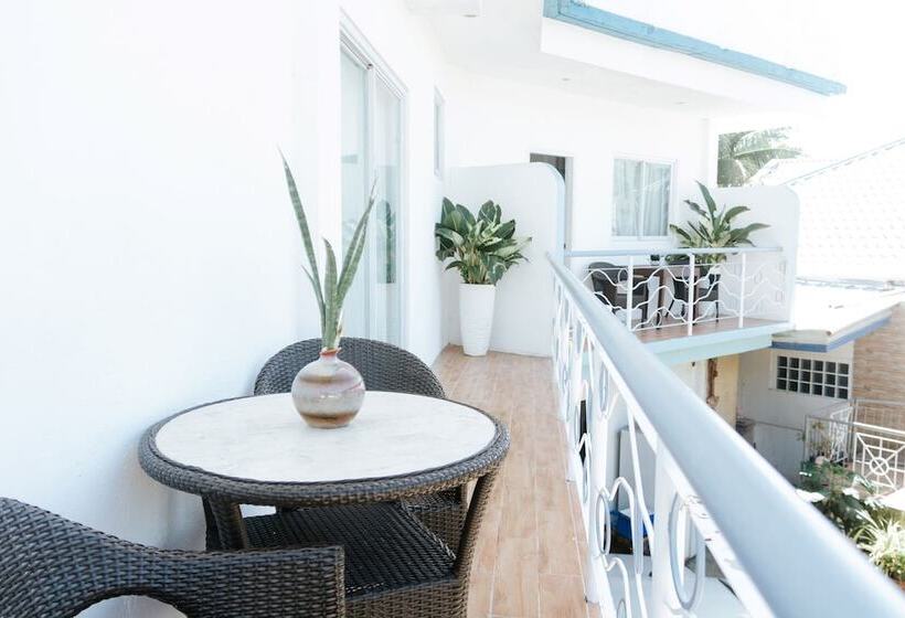 Marina Breeze Resort