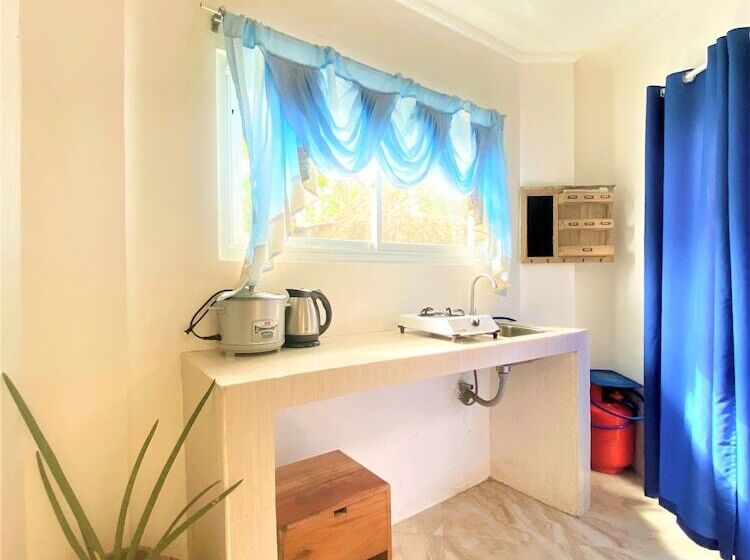 Marina Breeze Resort